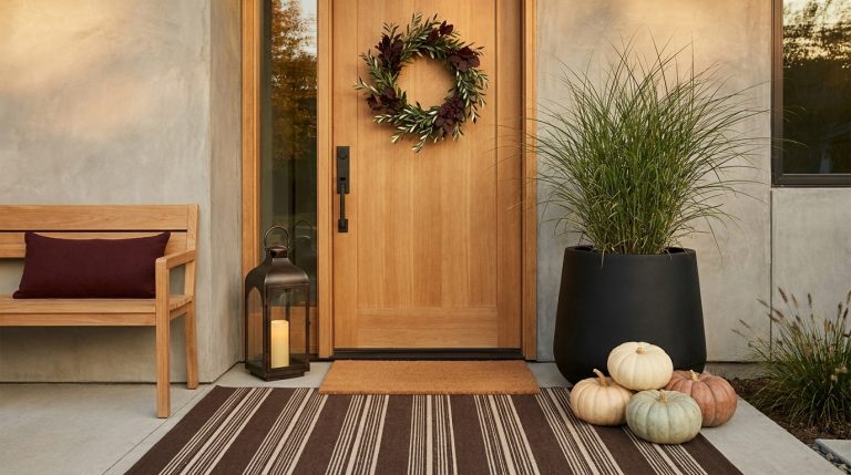 23 Modern Minimalist Fall Front Porch Ideas for a Clean, Warm Entrance 10 Featured Image